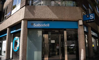 Retoma BBVA interés de fusión con Banco Sabadell